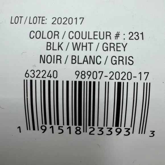 Chunky Grande Big Yarn in Black, Gray, and White - Picture 3 of 3